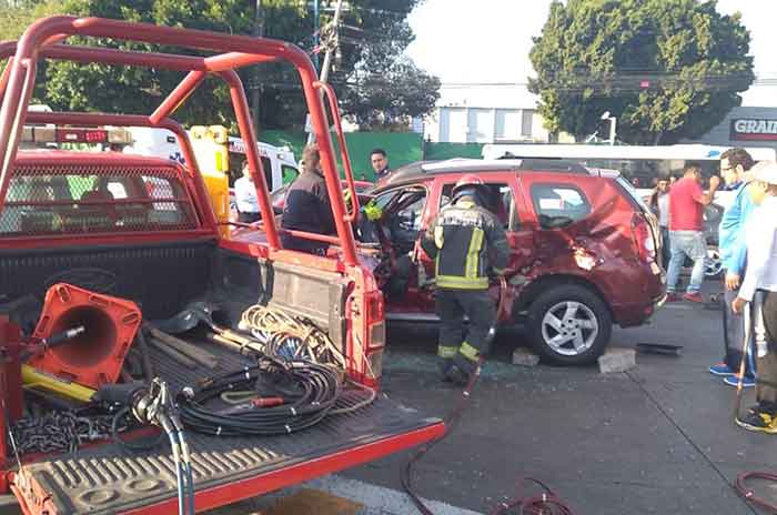  Aparatoso-choque-deja-un-herido-y-caos-vehicular-en-Tlalnepantla-2.jpg